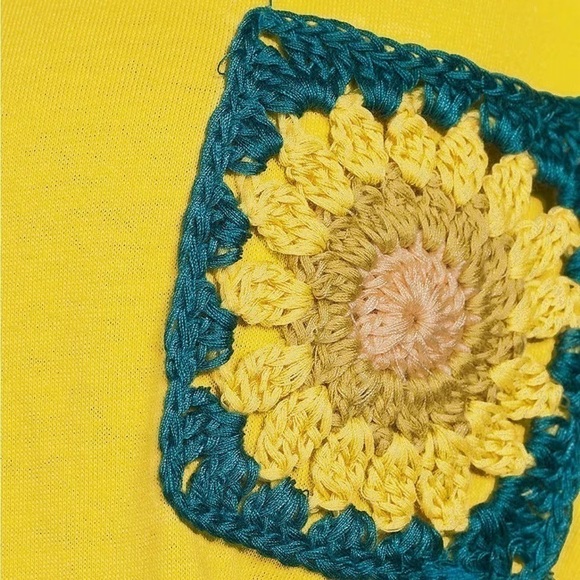 Circus NY T-shirt with crocheted pocket - Picture 2 of 3